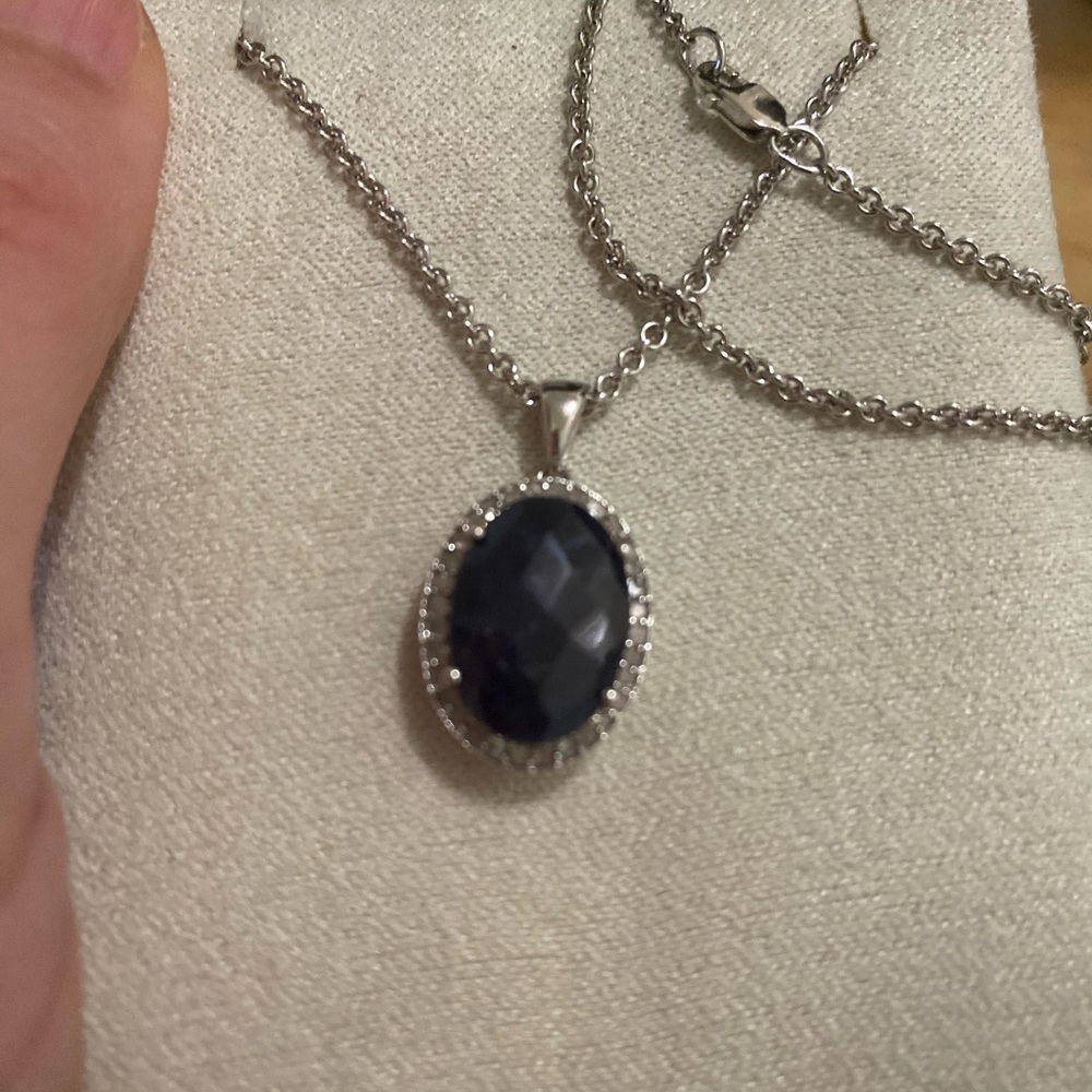 Elegant Silver Necklace with Purple Gemstone